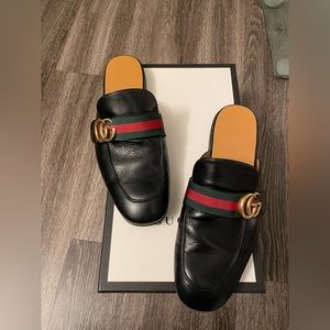 Gucci Leather Upper and Sole Sandal (size 8)